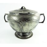 Hugo Levin for Kayserzinn (attributed), a Jugendstil pewter tureen