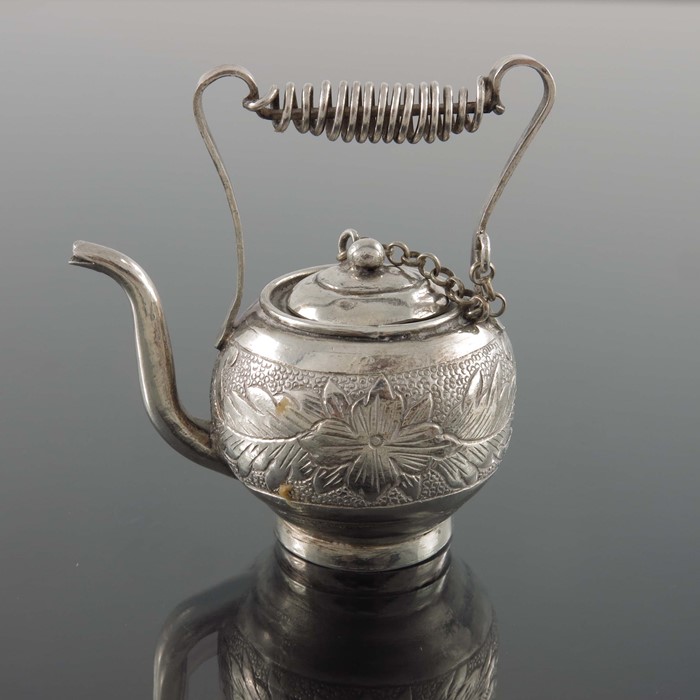 A Chinese export novelty silver miniature kettle - Image 2 of 5