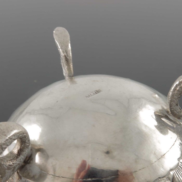 An Oriental silver spherical box - Image 3 of 3