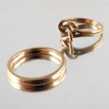A 9 carat gold wedding band and knotted ring