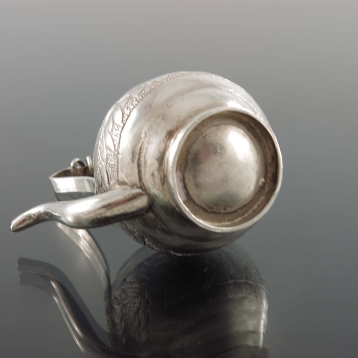 A Chinese export novelty silver miniature kettle - Image 5 of 5