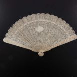 λ A 19th century Chinese carved ivory brisé fan, Qing Dynasty, circa 1830s