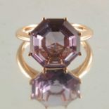 An 18ct gold amethyst single-stone ring