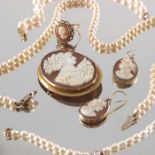 A selection of shell cameo and cultured pearl jewellery.