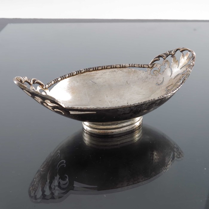 A George V silver dish, Walker and Hall, Sheffield 1935