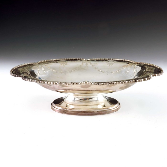 A George V silver dish, Atkin Brothers, Sheffield 1911