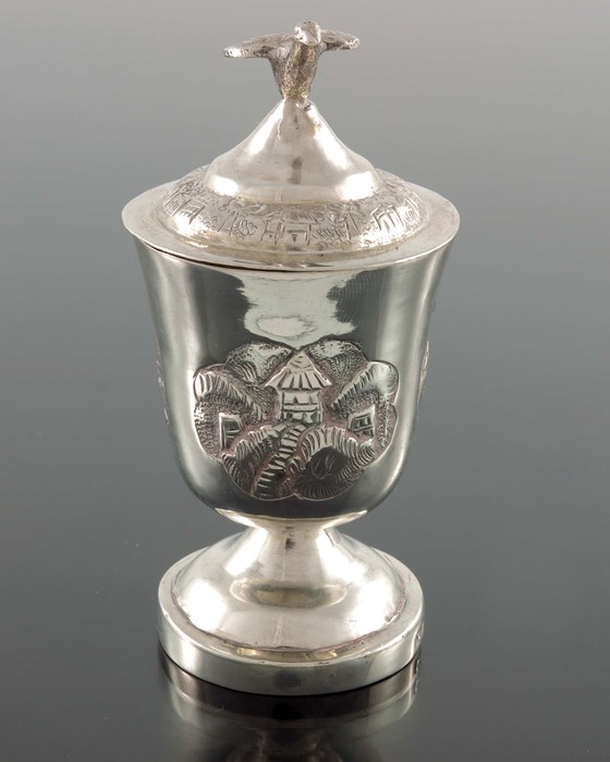 A Chinese export silver egg cup and cover - Image 2 of 4