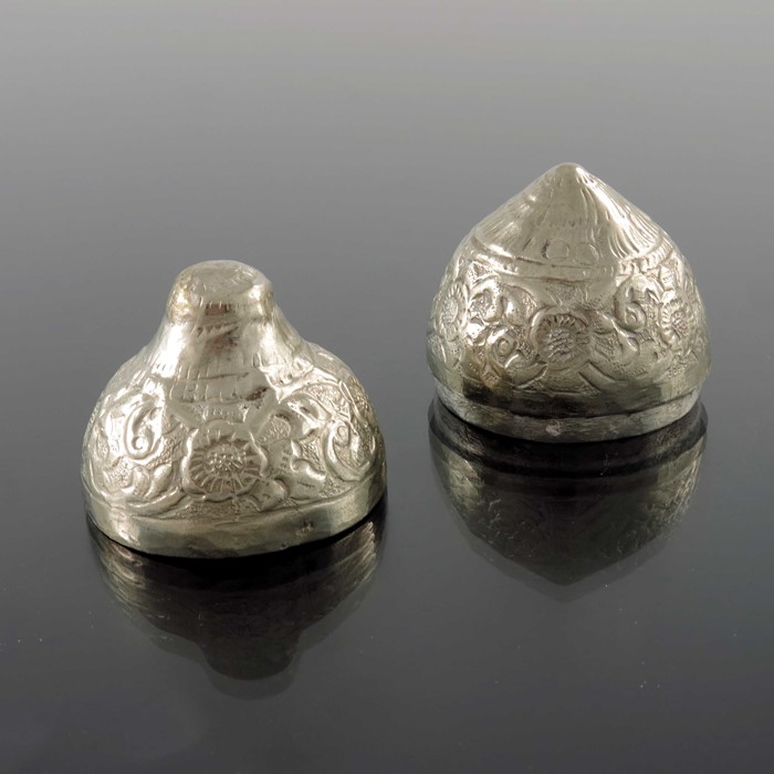 An Oriental white metal box in the form of a lemon, together with a filigree flower head finial - Image 5 of 5