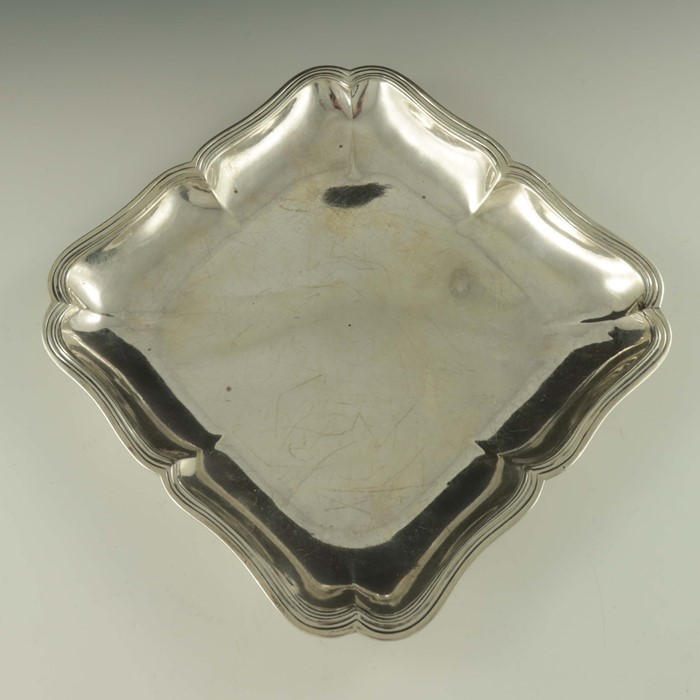 A French silver dish, MM, circa 1779 - Image 2 of 4