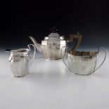 A George V silver three piece tea set, Henry Matthews, Birmingham 1928