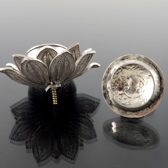 An Oriental white metal box in the form of a lemon, together with a filigree flower head finial - Image 4 of 5