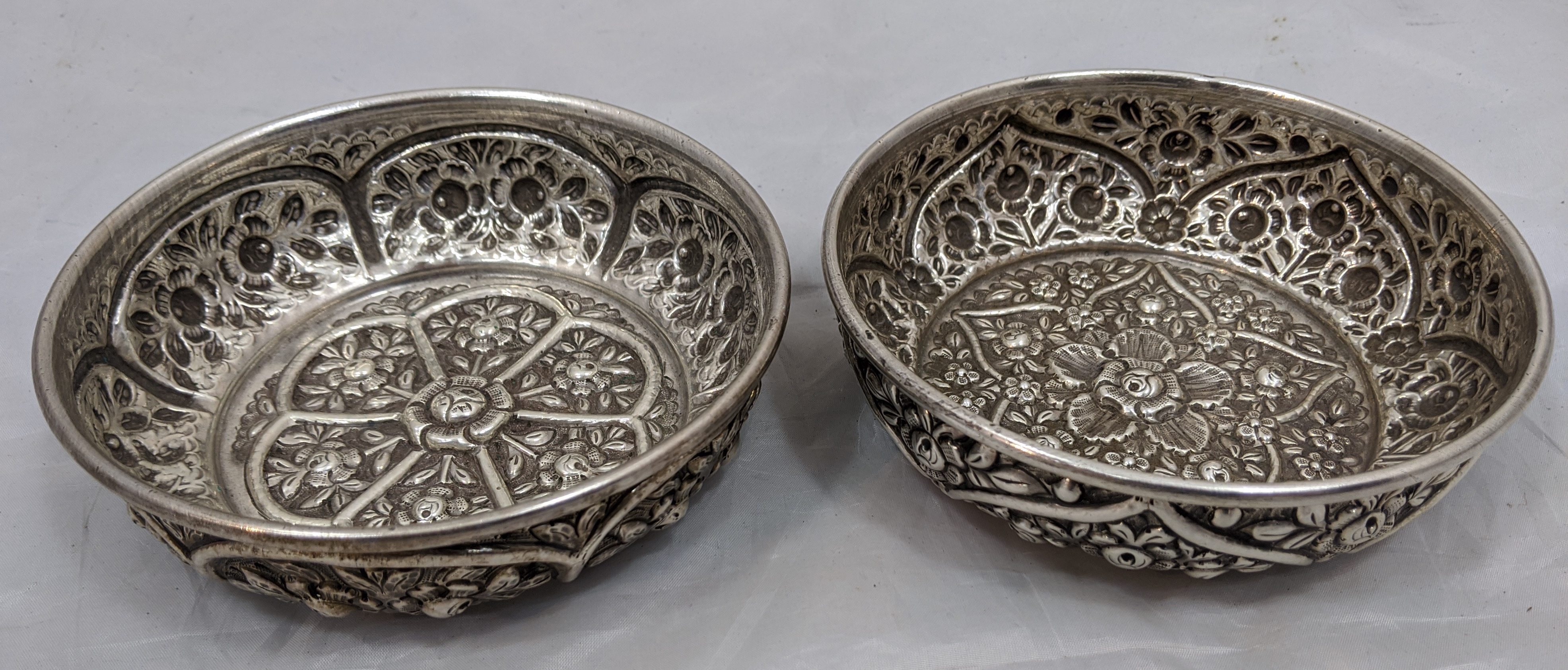 A pair of Islamic silver bowls, D.14cm, 350g