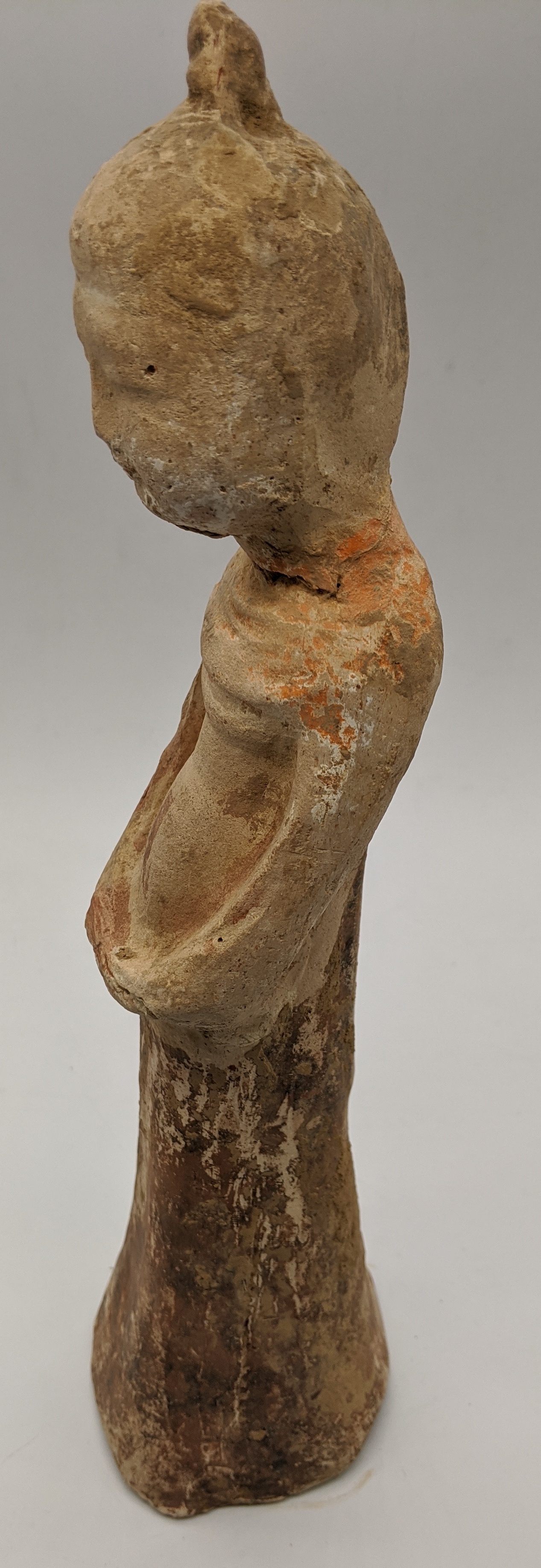 A Chinese Tang Dynasty terracotta sculpture of a courtesan, circa 8th century A.D. H.28cm - Image 2 of 3