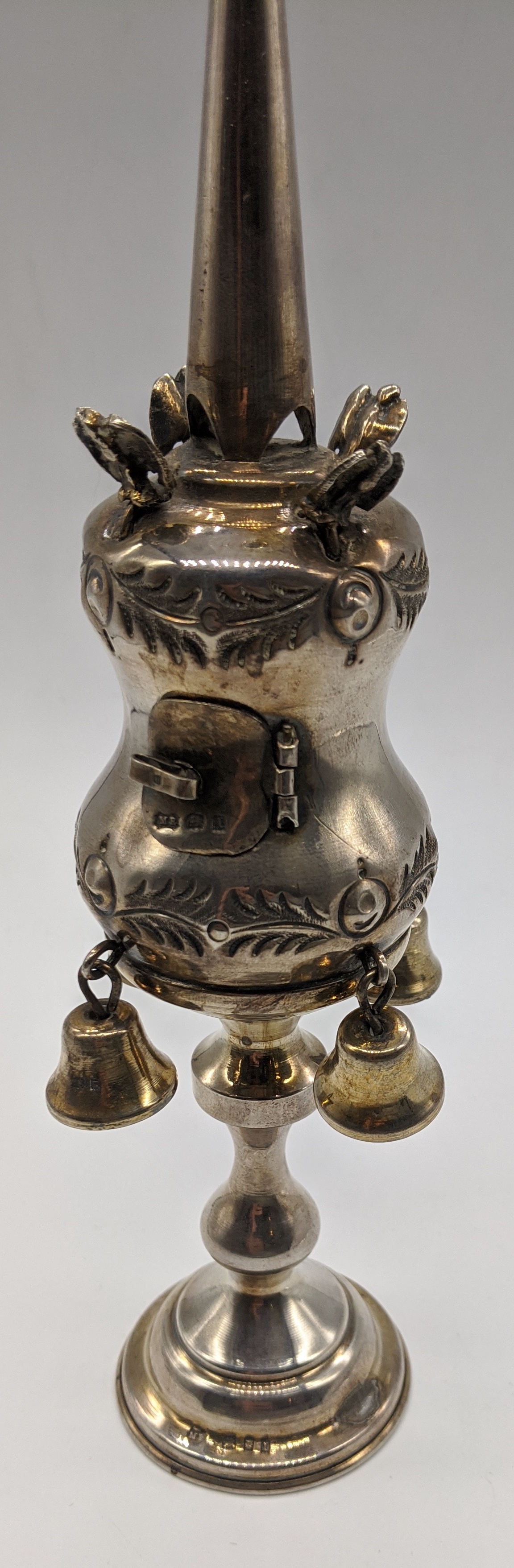 A silver Havdalah spice tower, hallmarked to bells, base and door, London 1906, maker Mosche - Image 2 of 5