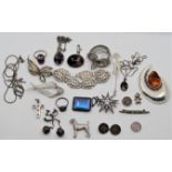 A collection on silver jewellery, to include a French amber brooch