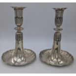 A pair of Swiss silver candlesticks 407g H.18cm