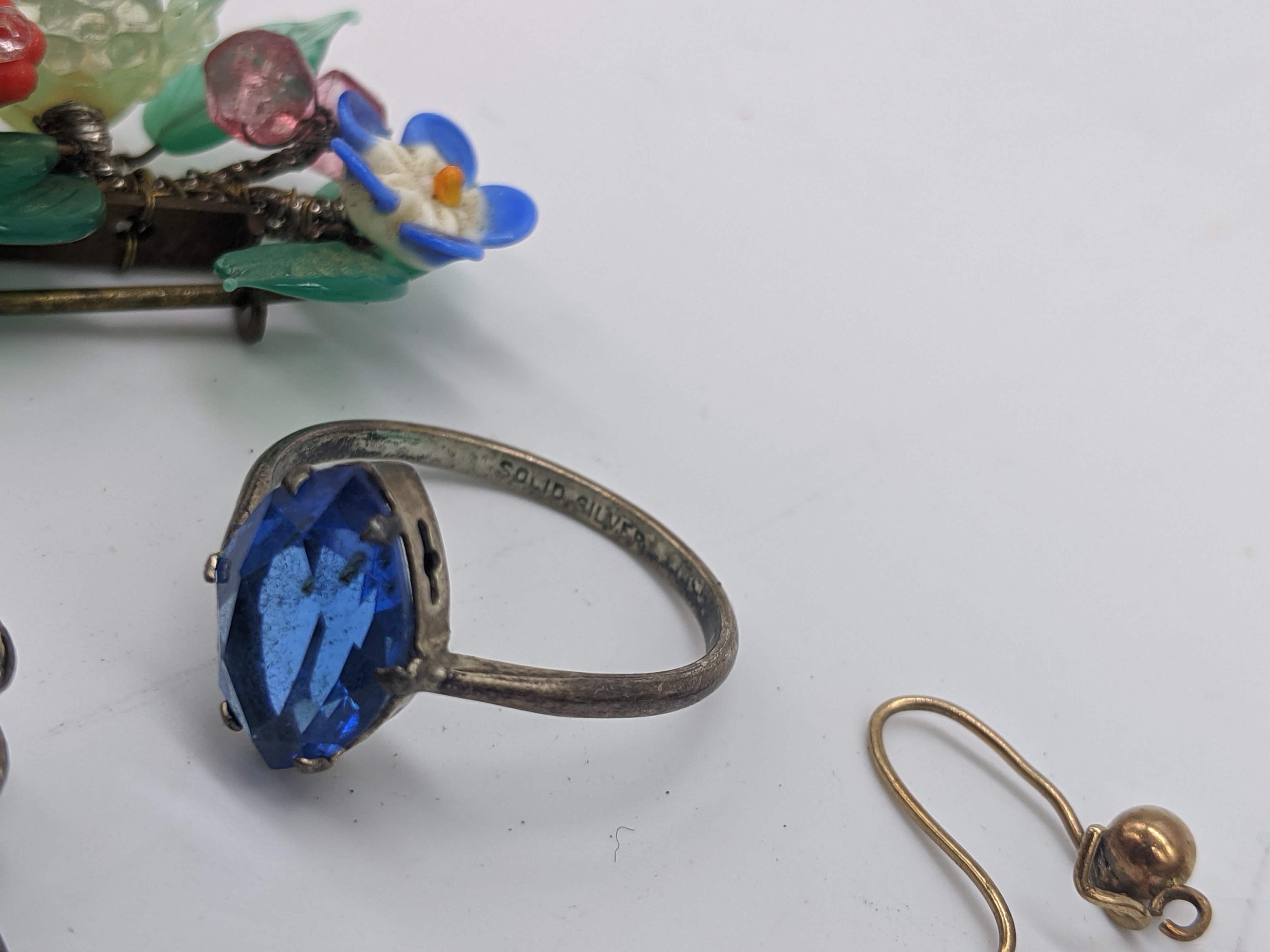 A mixed bag of jewellery items, some silver - Image 3 of 3