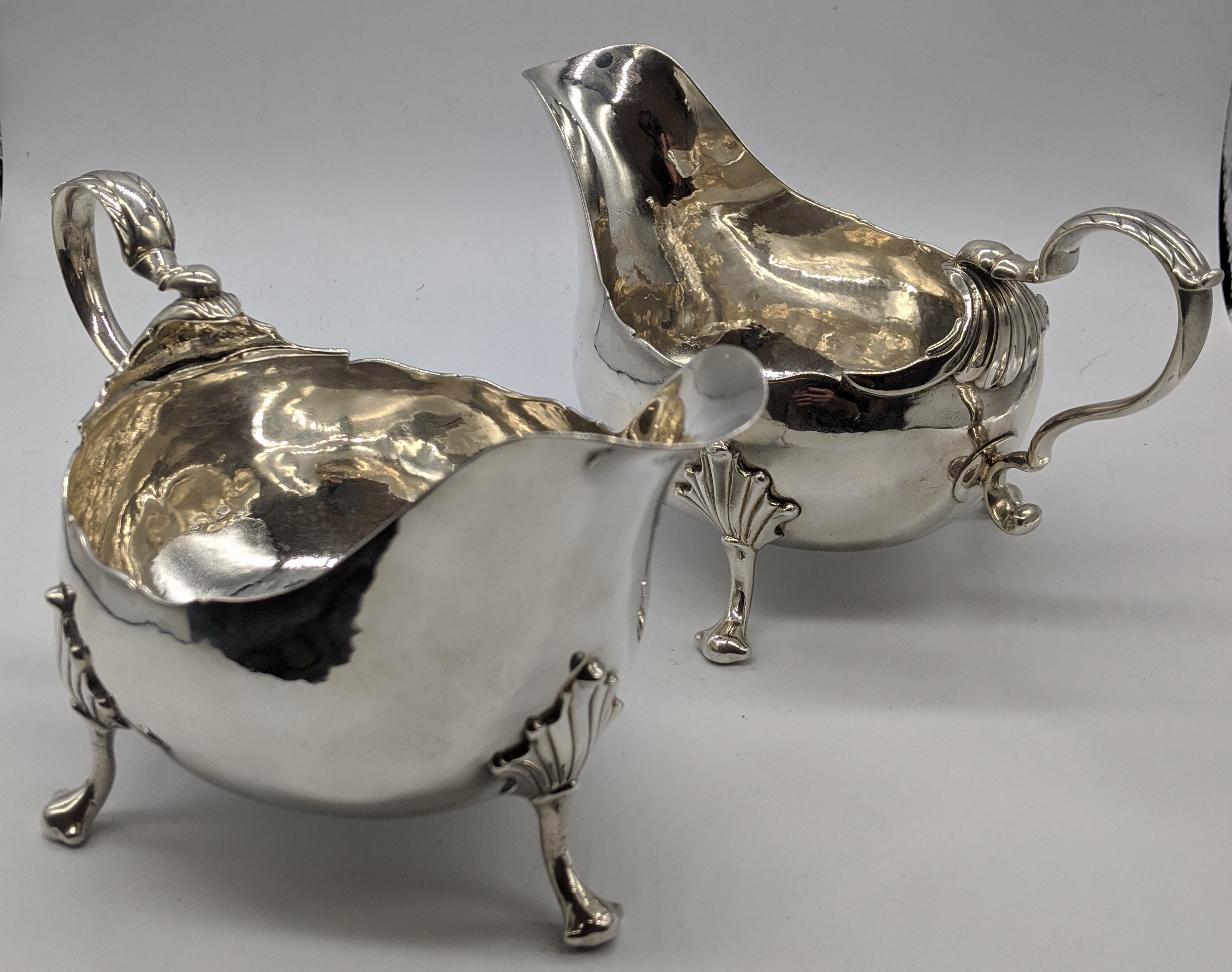 A pair of 18th century Irish silver sauceboats, hallmarked Dublin, 548g, H.10cm L.18.5cm W.11cm