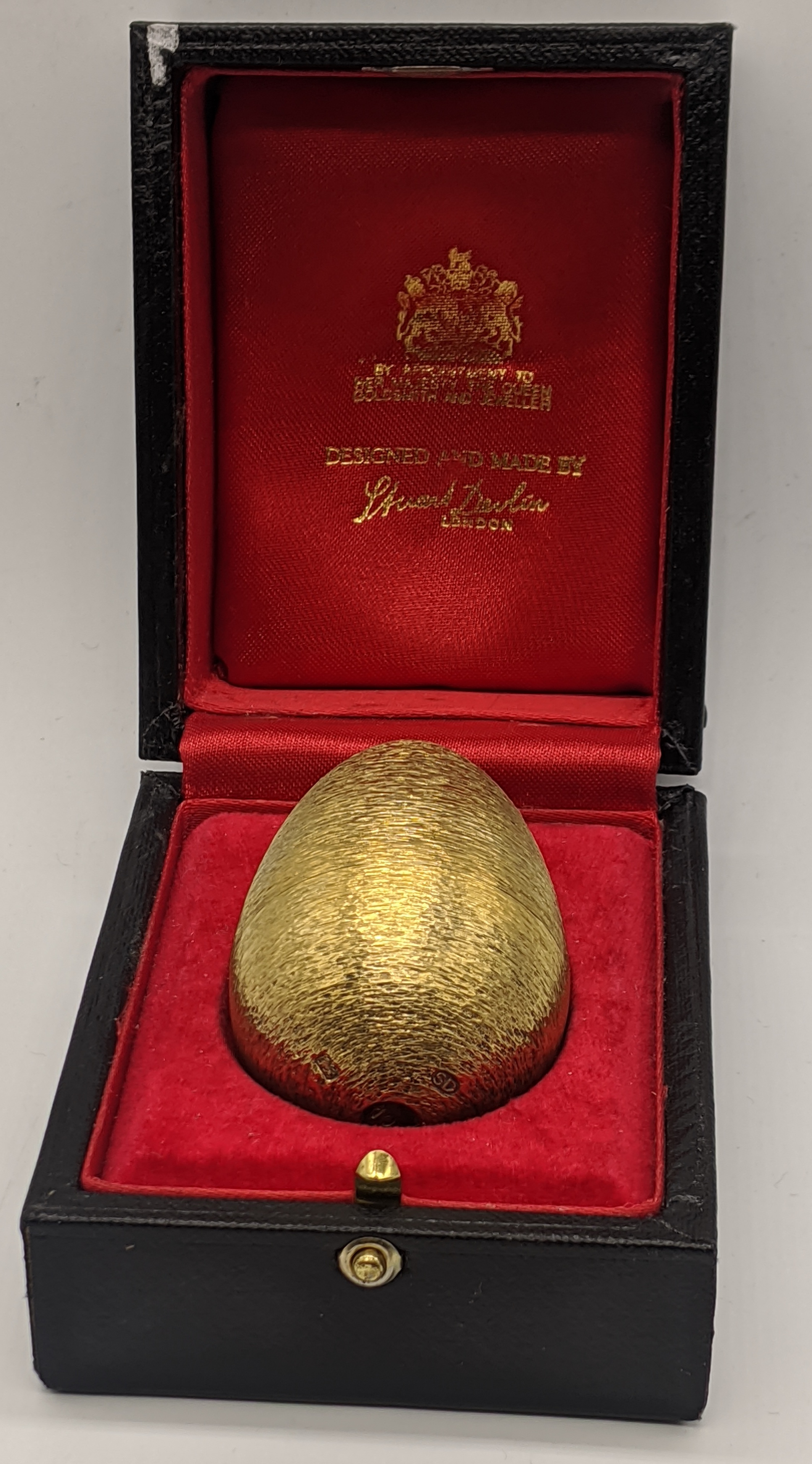 A Stuart Devlin Charles and Diana boxed silver gilt egg, No.103, hallmarked London 1981, original - Image 4 of 5