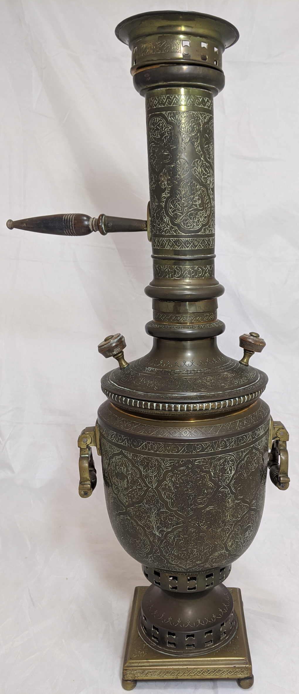 A Russian samovar made for the Qajar Persian market, early 20th century , engraved with stylised - Image 4 of 5