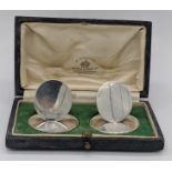 A pair of Mappin & Webb silver menu holders, hallmarked 1927, cased, H.3.5cm