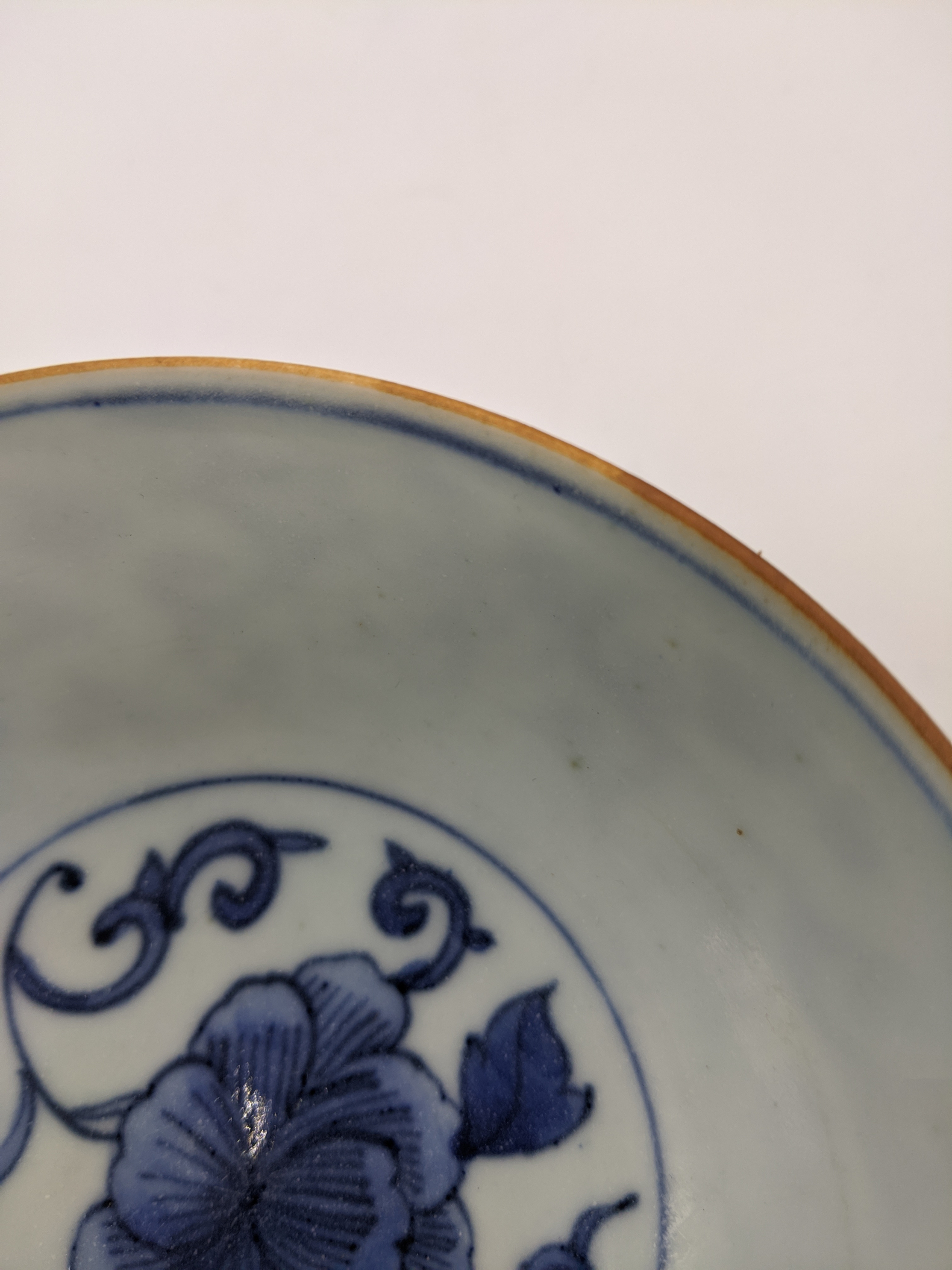 A Chinese Wanli period blue and white porcelain bowl with flora and figural scrolling decoration, - Image 3 of 7