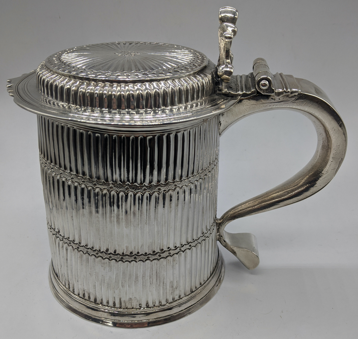 A William III silver tankard with flat top lid, S-shape handle and scrolling thumbpiece, the - Image 2 of 12