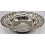 A silver fretwork bowl by Z.Barraclough & Sons of Leeds, hallmarked Sheffield, 1912, 263g, D.21.5cm