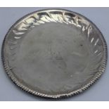An 18th century Irish silver dish, dog crest to centre, 58g, D.12cm