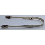 A pair of George III silver tongs by Hester Bateman, 30g, L.13.5cm