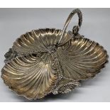 A Walker & Hall silver shell dish, hallmarked Sheffield, 1892, 609g, D.26cm