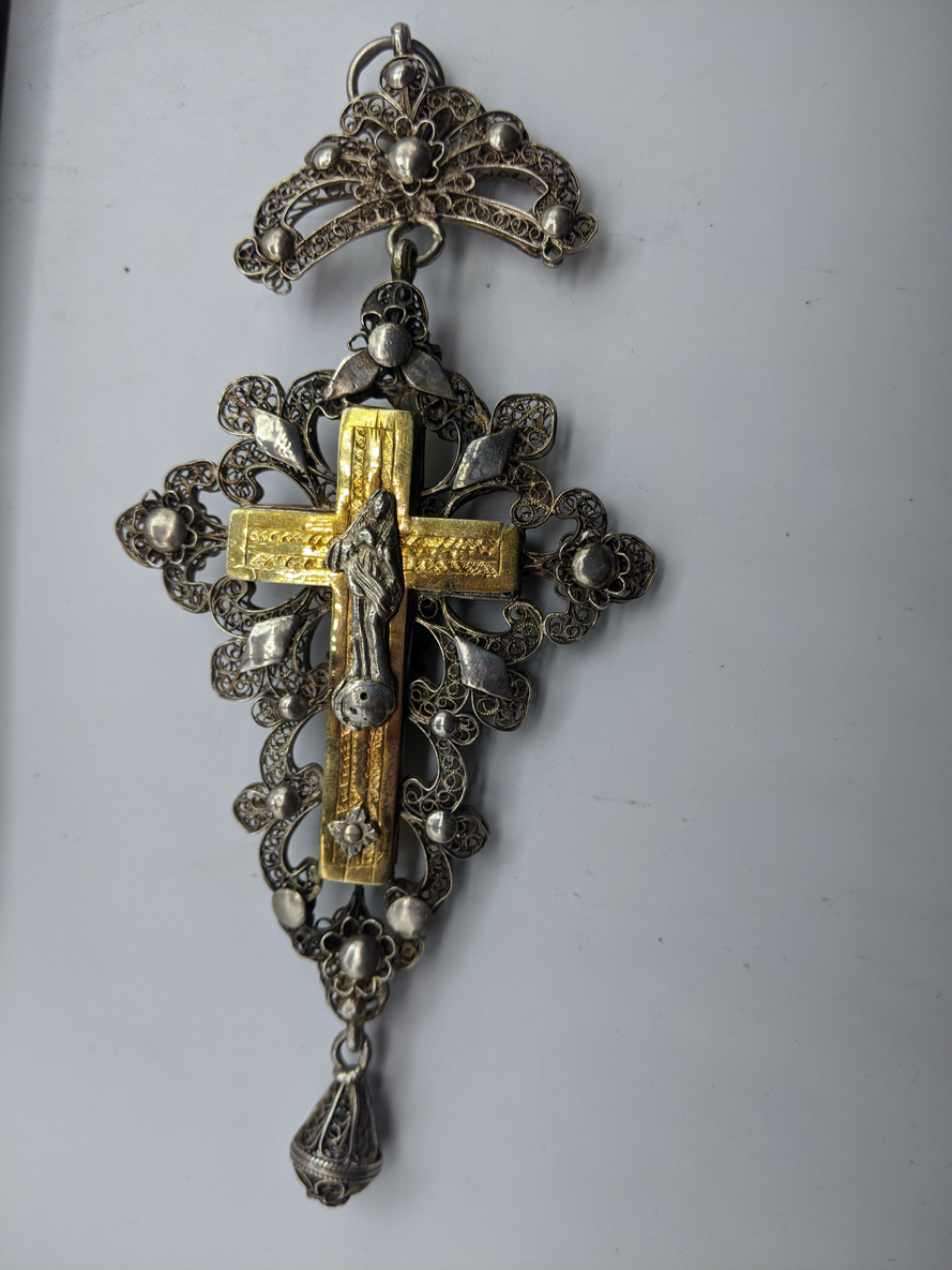 A late 18th/early 19th century gold and silver filigree crucifix pendant, possibly Swiss, 45g, H. - Image 3 of 3