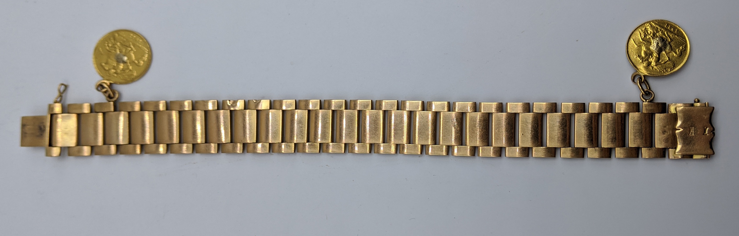 An 18ct yellow gold bracelet mounted with two half sovereigns, 53g, L.20cm W.1.5cm - Image 2 of 3