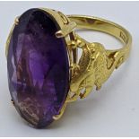 A Chinese 14ct yellow gold Amethyst ring, the gold mounted flanked by stylised dragons, 6g, size L