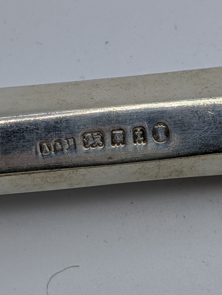 An early 20th century silver Yad, hallmarked London, 1934-35, maker A.Taite & Sons Ltd, Judaica - Image 2 of 2