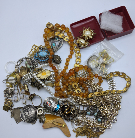 A collection of costume jewellery