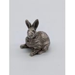 A silver sculpture of a rabbit, stamped 925, filled, 34g, H.4cm