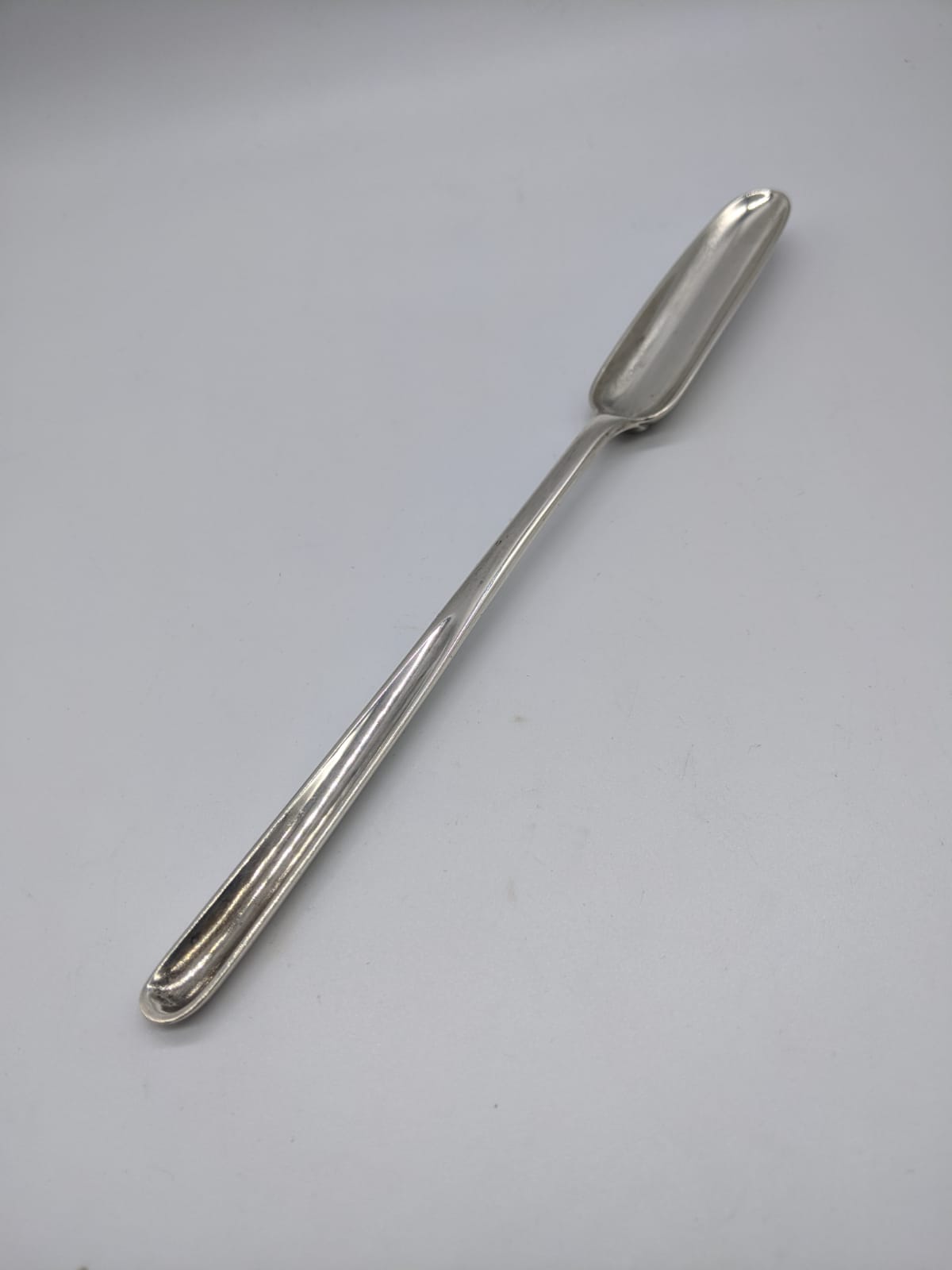 A William IV silver marrow scoop, hallmarked London, 1834, maker Mary Chawner, 56g, L.23cm