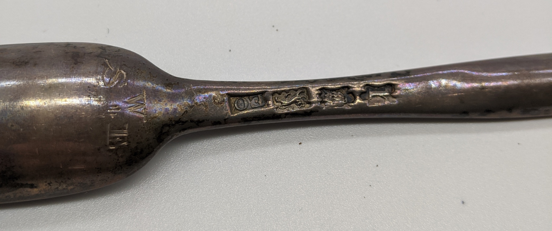 A George II silver bone marrow scoop by Elizabeth Oldfield, hallmarked London, 1752, three letter - Image 2 of 3