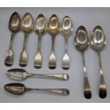 5 George IV silver desert spoons, hallmarked London, 1829, maker JH, horse head crests, L.17.5cm,