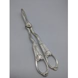 A pair of silver grape scissors, hallmarked London, 1926-27, maker Goldsmiths, 110g, L.16cm
