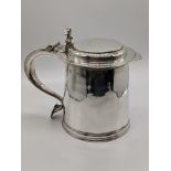 A Queen Anne silver tankard by Anthony Nelme, hallmarked London, 1693-94 to lid and main body,