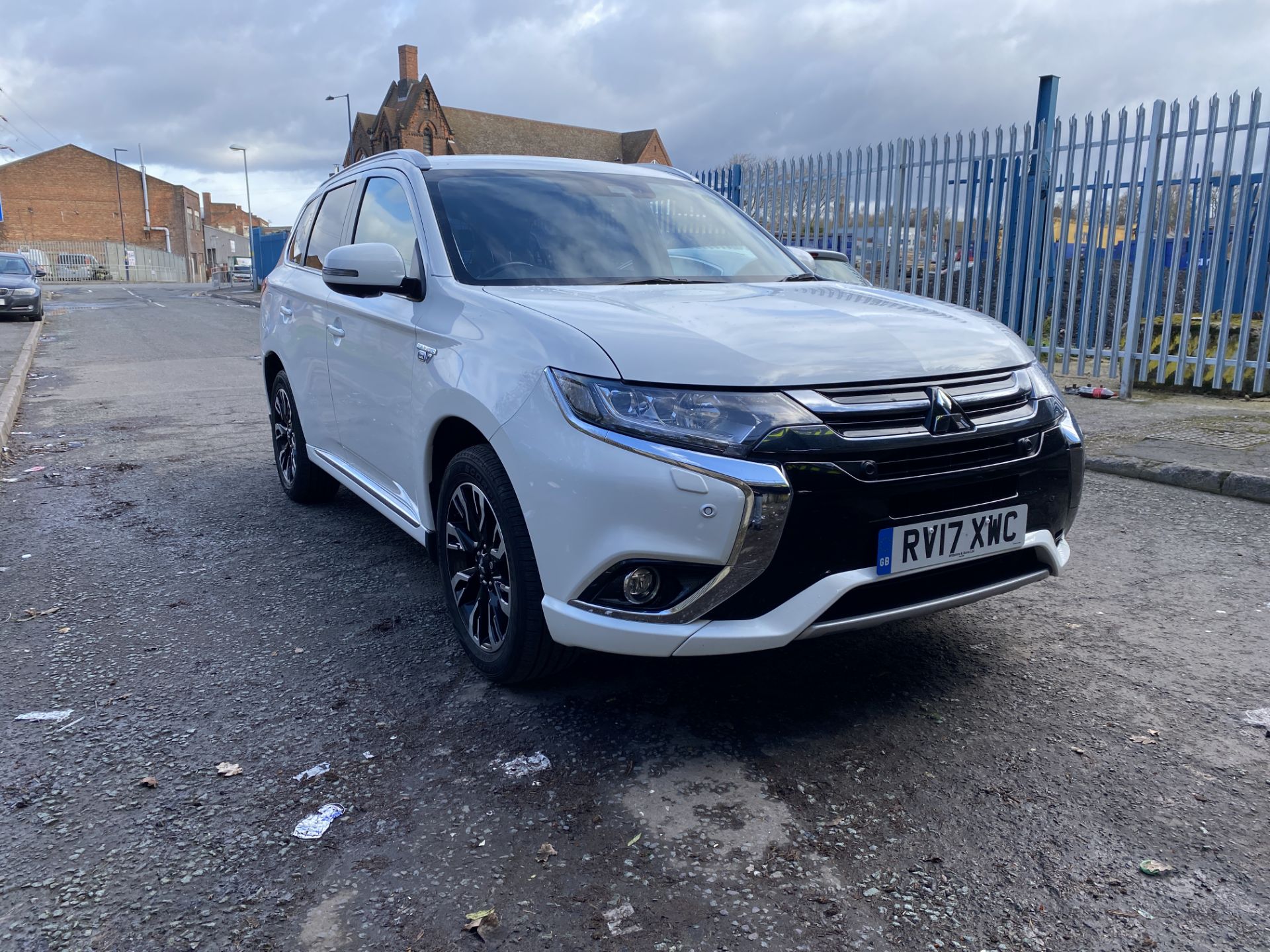 Mitsubishi Outlander 4HS PHEV CVT, White, Hybrid Electric Estate RV17 XWC