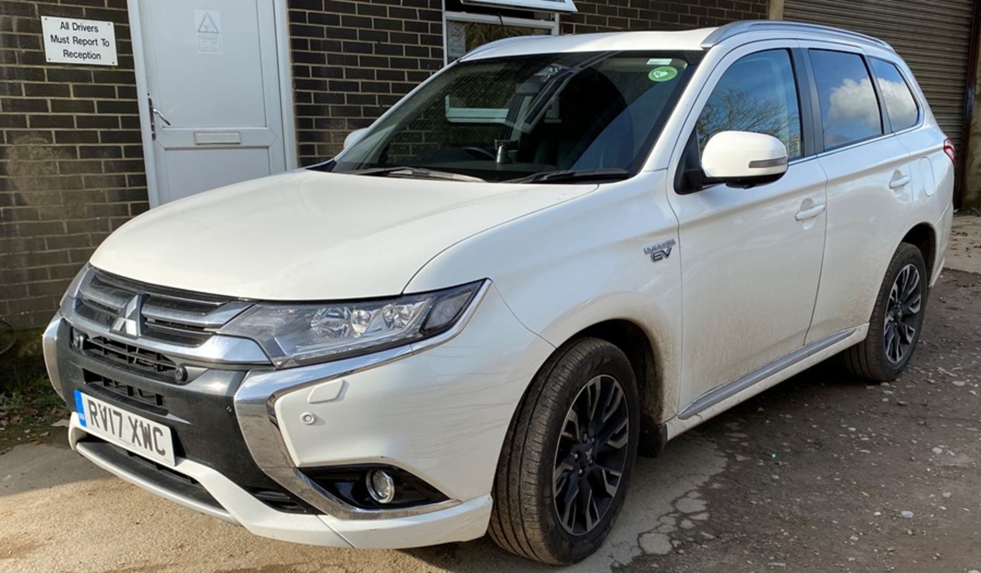 Mitsubishi Outlander 4HS PHEV CVT, White, Hybrid Electric Estate RV17 XWC - Image 2 of 50