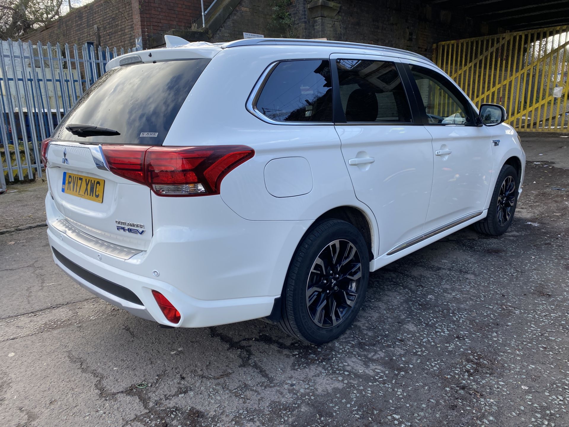 Mitsubishi Outlander 4HS PHEV CVT, White, Hybrid Electric Estate RV17 XWC - Image 6 of 50