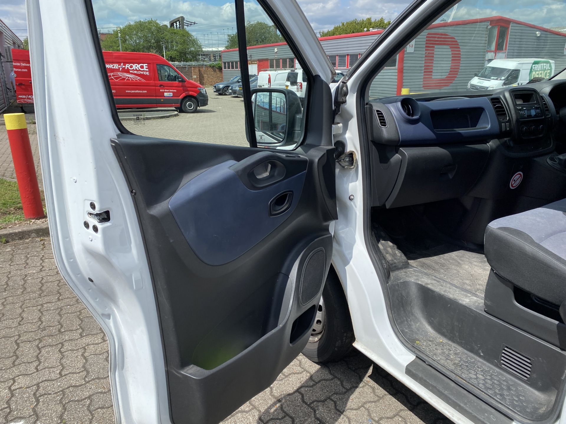 Vauxhall Vivaro 2900 CDTi Diesel LWB Panel Van, Registration No. DE64 XYX - Image 18 of 43