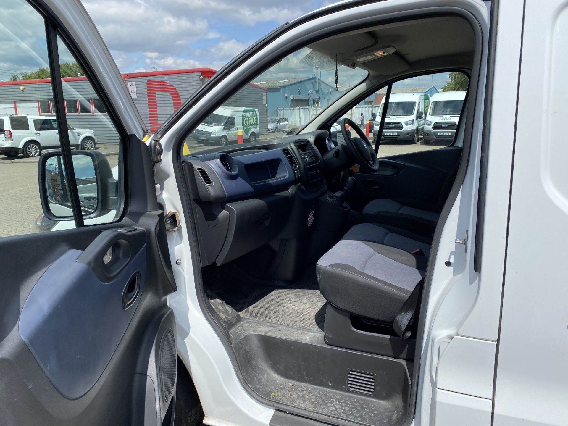 Vauxhall Vivaro 2900 CDTi Diesel LWB Panel Van, Registration No. DE64 XYX - Image 17 of 43