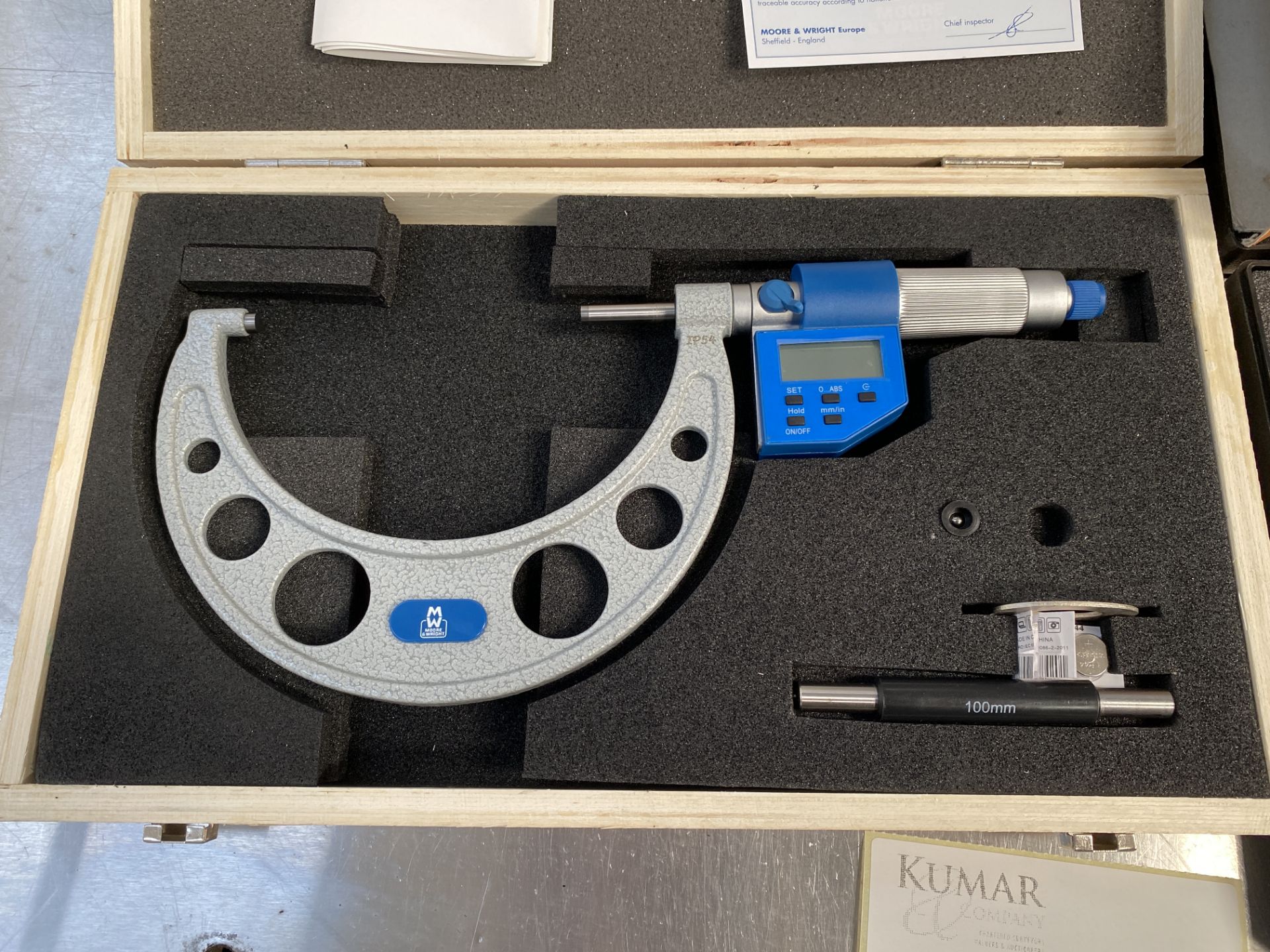 2: Mitutoyo Micrometers Moore & Wright 100-125m Digital Micrometer Mitutoyo 3"-4" Digital Micrometer - Image 2 of 7