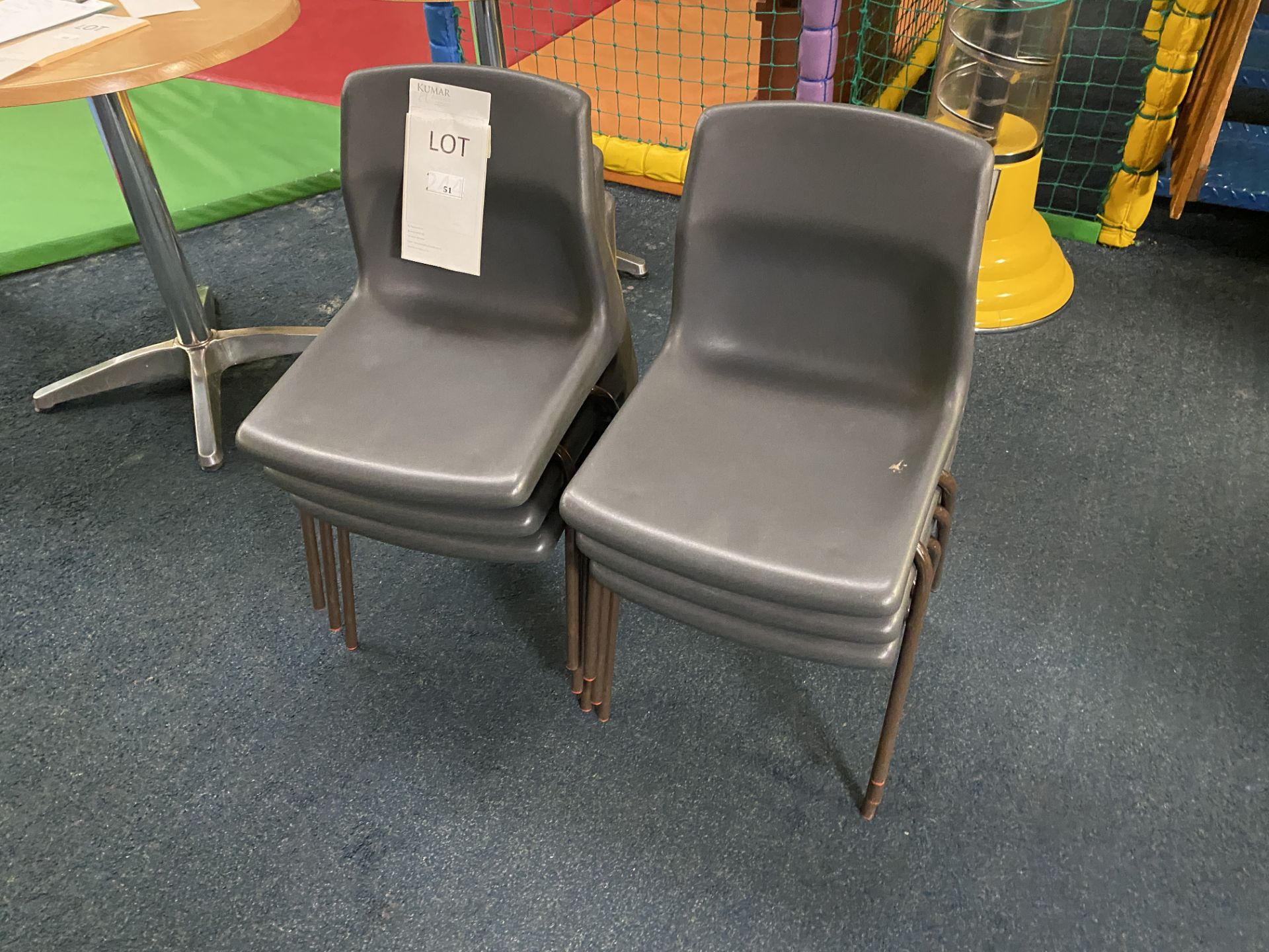 6x Small Plastic Children's Chairs - Image 2 of 4