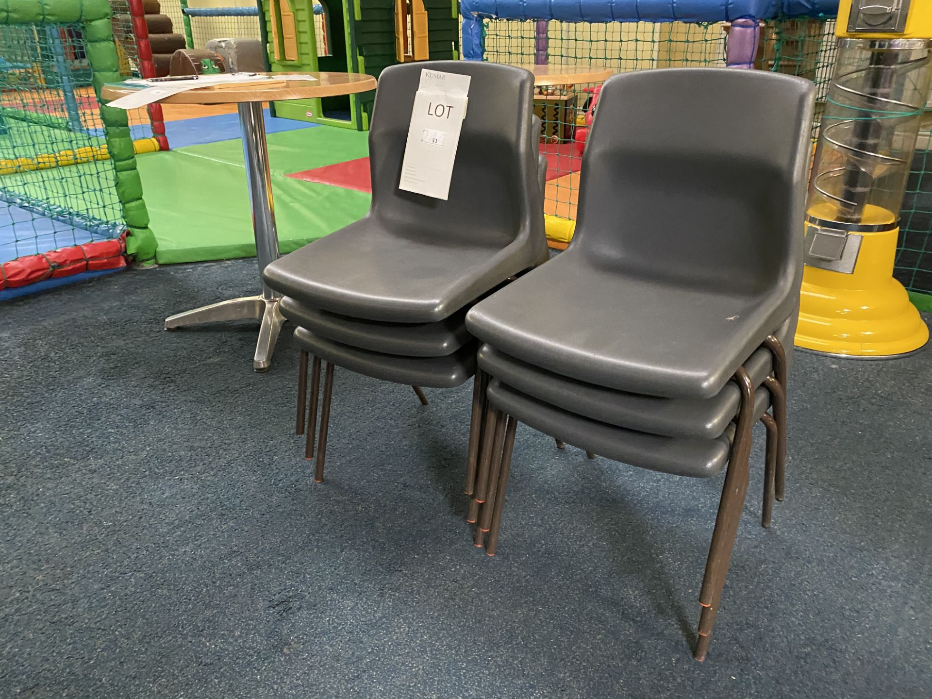 6x Small Plastic Children's Chairs - Image 3 of 4
